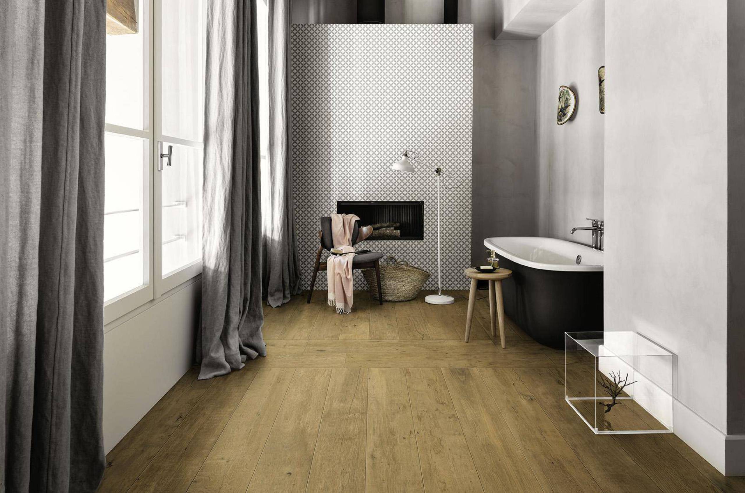 Badkamer met houtlook tegels marazzi