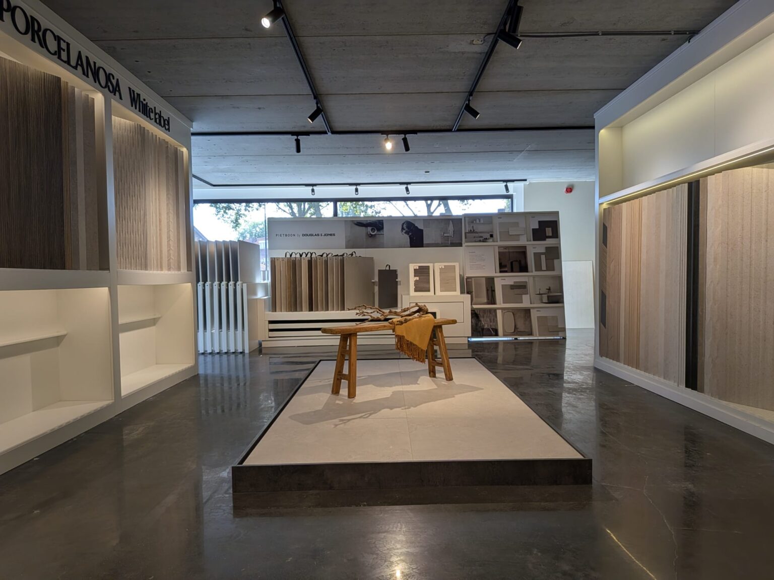 Showroom Lommers: Porcelanosa-presentatie met groot vloervlak